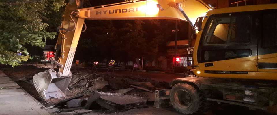 آغاز عملیات سنگفرش خیابان ارتش با آسفالت تراشی مسیر