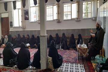 ویژه برنامه "از خیمه حسینی تا خیمه مهدوی" در مسجد قمر بنی هاشم برگزار شد