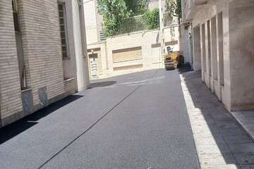 بهسازی محلات سطح حوزه شهرداری منطقه ۲ با استفاده از ۳۰۰ تن آسفالت