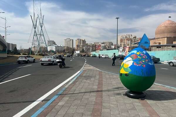 تخم مرغهای نوروزی در سطح شهر نصب شدند