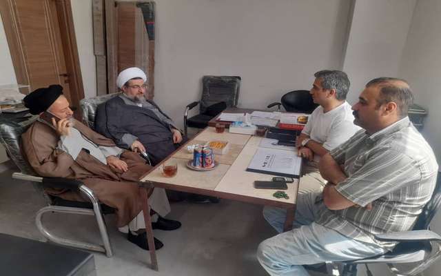 بازدید نماینده ولی فقیه در آذربایجان شرقی و امام جمعه تبریز از زائر سرای شهید آیت الله آل هاشم