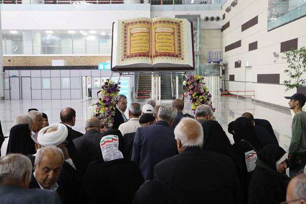 نخستین کاروان حج تمتع ۱۴۰۴ از ترمینال «سلام» راهی سرزمین وحی شد/ دستور وزیر راه و شهرسازی برای بسیج امکانات برای عملیات حج تمتع ۱۴۰۴