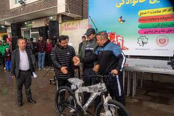 همایش بزرگ پیاده روی و کوهپیمائی خانوادگی در عینالی