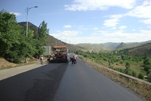 جزئیات بهسازی راههای روستایی در سروآباد