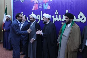 تجلیل اداره کل اوقاف و امور خیریه استان ایلام از مدیرکل راه و شهرسازی استان به خاطر تلاش شبانه روزی ...