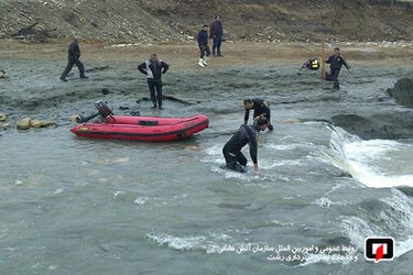 با حضور معاونت خدمات شهر شهرداری رشت/ غواصان آتش نشان در جستجوی فرد مفقود شده سیل فومن