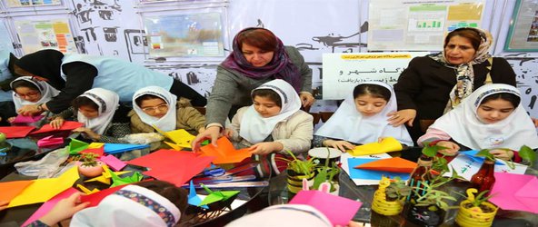 برگزاری دومین روز نمایشگاه هفته پژوهش با دو برنامه کارگاه محیط زیست (اوریکامی بازیافت قطره ای) و میزگرد شهر و موسیقی پژوهی